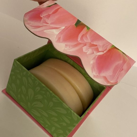 ๐HP๐Two Bars of Bath Soaps in Lovely Pink Tulip Box - Picture 1 of 7